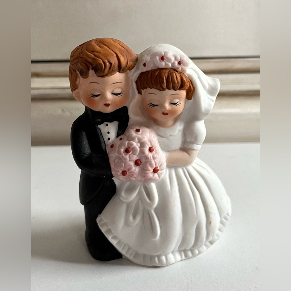 Vintage Bride and Groom Hand Painted Ceramic Figurine Wedding Cake Topper Decor
